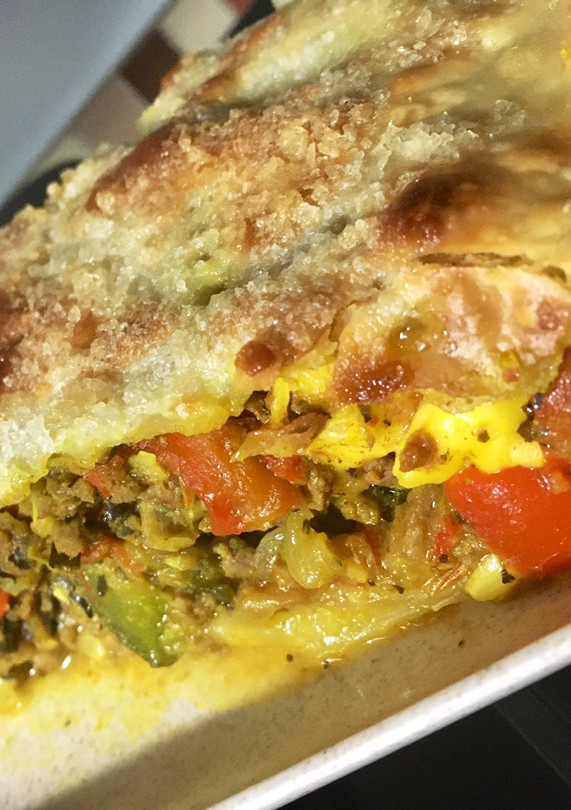 Una foto de EMPANADA DE CARNE PICADA Y VERDURAS 😋🙌🏼😋