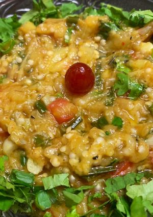વેગણ ભરથુ(Bharta recipe in Gujarati) રેસીપી મુખ્ય ફોટો