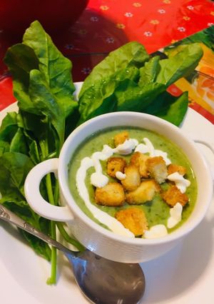 A picture of Kitchen garden Spinach 🍜 soup.
