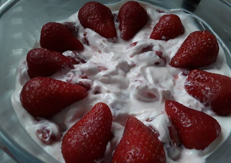 Recipe of Perfect Sig&#39;s Quark with Strawberries