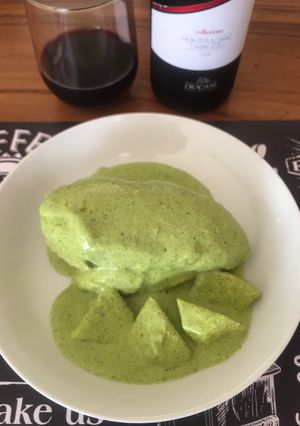 Una foto de Pechugas al cilantro con papas
