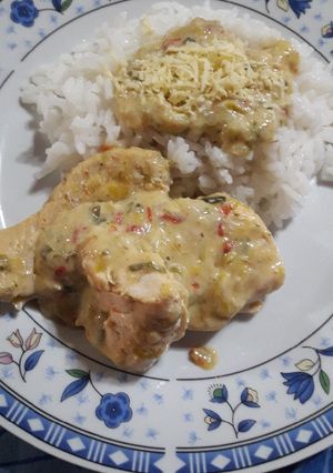 Una foto de Pollo con salsa de puerros