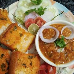 A picture of Mumbai Style Pav bhaji.