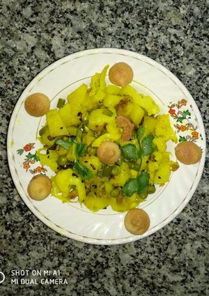 A picture of Aloo gobhi.
