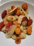 Gnocchi al sartén con tomatitos salteados