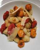 Gnocchi al sartén con tomatitos salteados