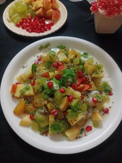 शकरकंद फ्रूट्स चाट (फलाहारी चाट) (Shakarkand fruits chaat recipe in Hindi) रेसिपी मुख्य फोटो