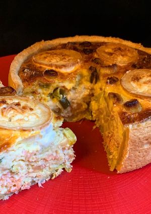 Une photo de Tarte au saumon, poireaux et chèvre