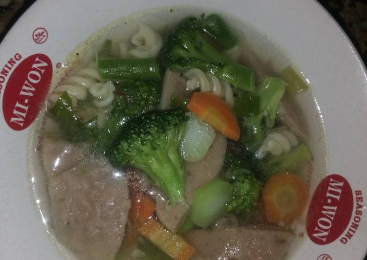 Sup BBM (Brokoli Baso Makaroni)
