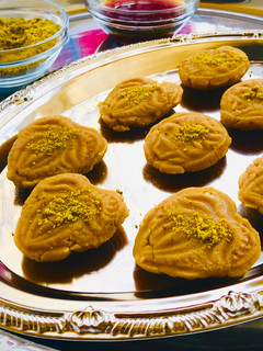 A picture of Nolen gur or sondesh or palm jaggery sondesh.
