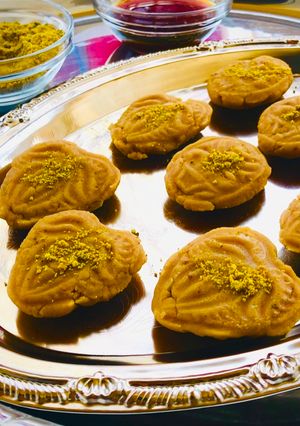 A picture of Nolen gur or sondesh or palm jaggery sondesh.