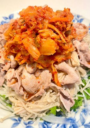 Korean Kimchi Pork Salad 韓式泡菜涼拌豬肉沙拉 的食譜成品照片