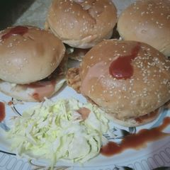 Zinger burger 🍔 ymmm very ymmi A picture of Zinger burger 🍔 ymmm very ymmi.