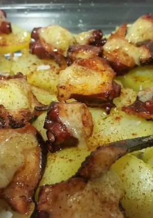 Una foto de Pulpo a feira gratinado con ajoaceite