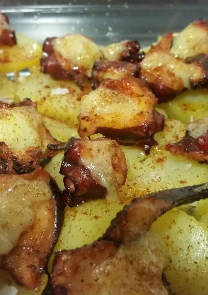 Una foto de Pulpo a feira gratinado con ajoaceite