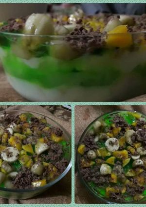 A picture of Banana Fruit Custard🍌🥭.