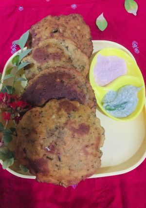 A picture of Malabar Style Ney pathiri (fried masala rice Pooris).