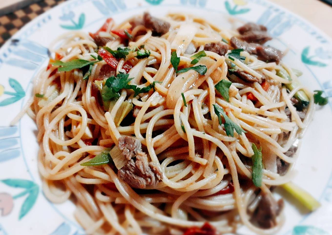 Tallarín saltado de carne