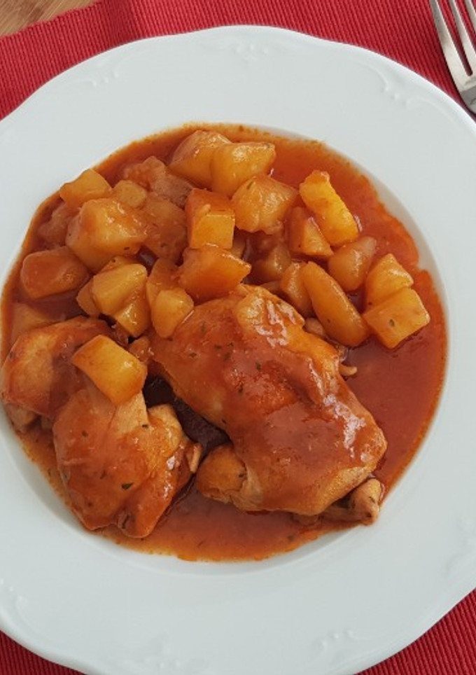 Una foto de Contramuslos de pollo con patatas en salsa de whisky