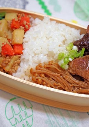 滷胛心肉&金針菇--天然水曲柳木綁帶便當盒 的食譜成品照片