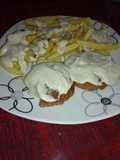 Filetes rusos con patatas y salsa Roquefort