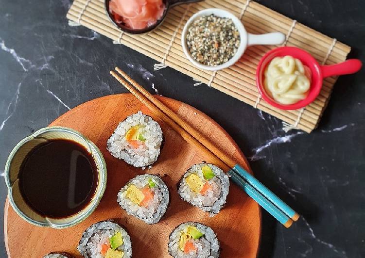 Resep 230. Shirataki Sushi with Avocado Salmon Anti Gagal