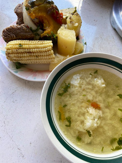 Una foto de Caldo de res guatemalteco