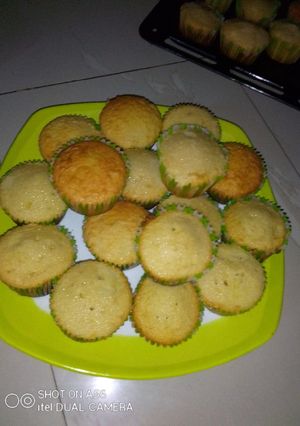 A picture of Vanilla cupcakes.