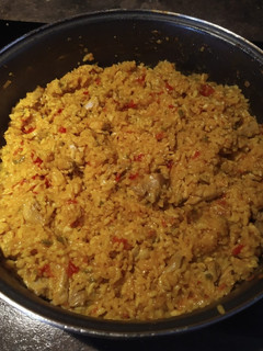 Una foto de Paella de pollo