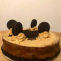 Una foto de Cheesecake oreo y crema de cacahuete😍