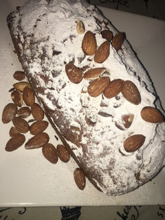 Una foto de Budín de manzana, nuez y almendras 🍎