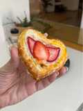 دانش الجبنة والكريمة مع الفراولة🍓 STRAWBERRY CHEESECAKE DANISHES