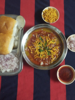 સેવ ઉસળ (Sev Usal Recipe In Gujarati) રેસીપી મુખ્ય ફોટો