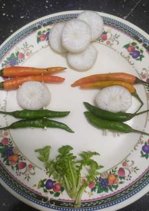 तिरंगा मिर्च सलाद (tiranga mirch salad recipe in Hindi) रेसिपी मुख्य फोटो