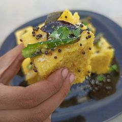 A picture of Khaman dhokla.