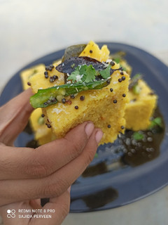A picture of Khaman dhokla.