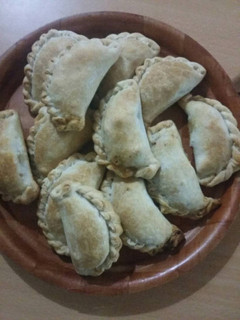 Una foto de Empanadas de carne cortada a cuchillo