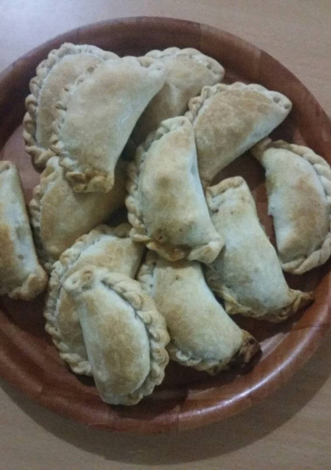 Una foto de Empanadas de carne cortada a cuchillo