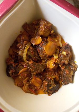 A picture of Carrot and Beef source🍲.