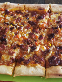 Una foto de Pizza borde de queso 🧀 🍕