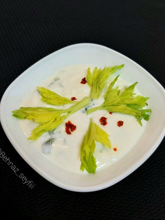 عکسی از دستور ماست و کرفس