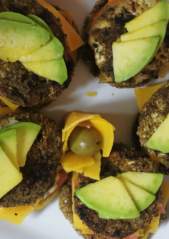 Una foto de Berenjenas empanizada con lentejas o Sándwich de berenjena 🍆