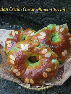 Foto resep Pandan Cream Cheese Almond Bread