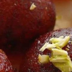 A picture of Gulab jamun.