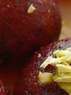 A picture of Gulab jamun.