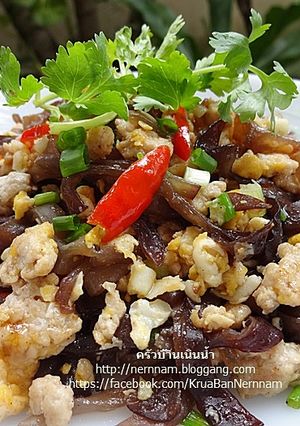 รูปของ เห็ดหูหนูผัดไข่