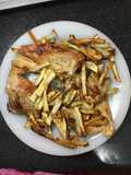 Batata frita con aceite de coco y bistecs de cerdo