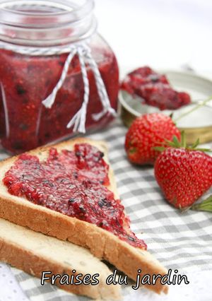 Une photo de Crufiture aux fraises et aux myrtilles
