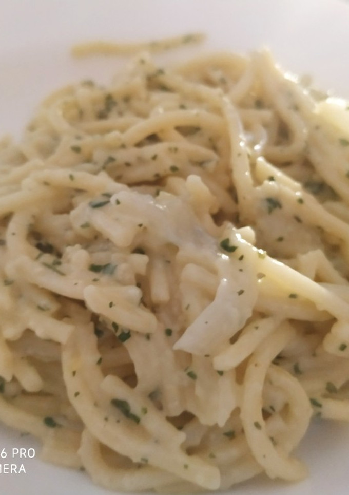 Una foto de Espaguetis con salsa de queso