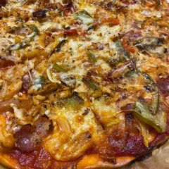 A picture of Homemade Chicken and Bacon Pizza With Veggies.